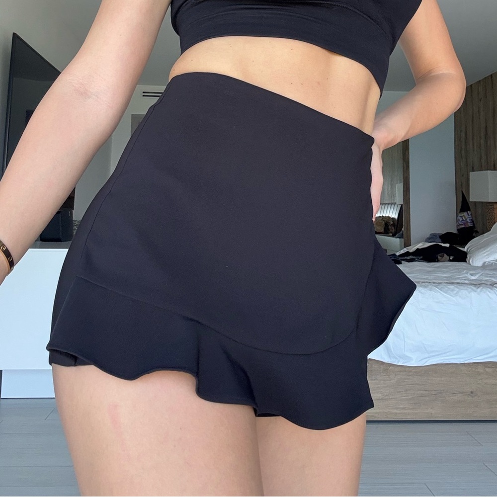 Lovers + Friends Karen Black Ruffle Skort
